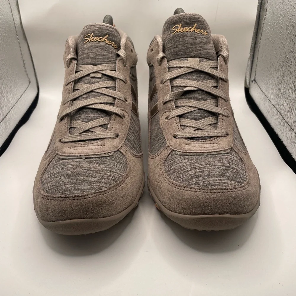 Skechers gently used